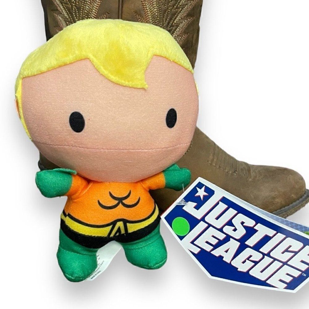 DC Comics / Yume Chibi: Aquaman 7 inch Plush Toy